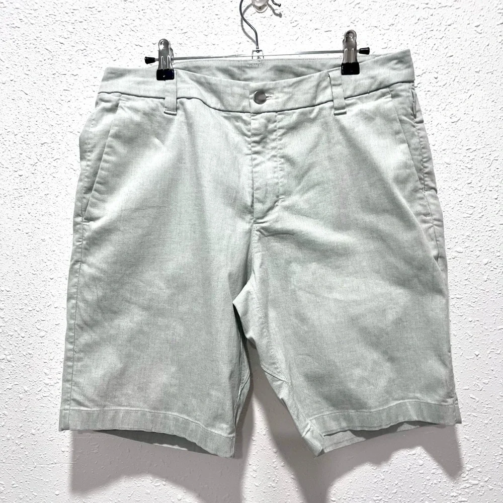 Lululemon qwick oxford Gray Flat Front‎ Shorts 31